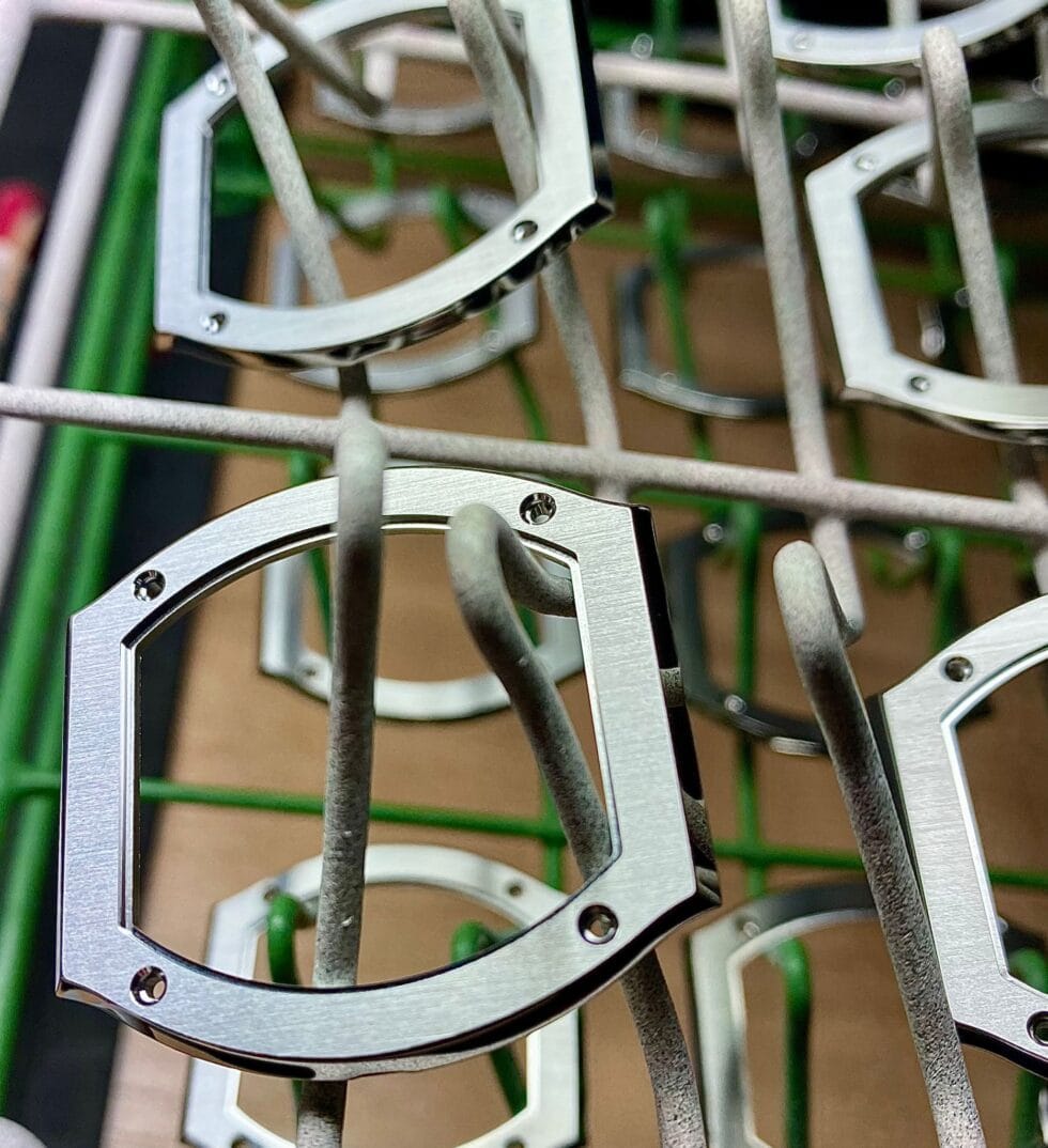 Boîtes de montre en série sur leur grille